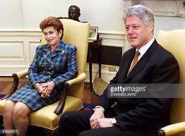 La expresidenta Mireya Moscoso fue recibida en el Salón Oval, por primera vez, por el presidente Bill Clinton.