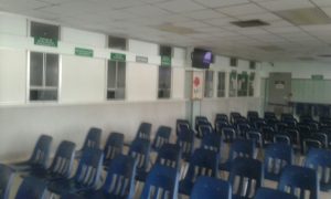 La Farmacia de CSS en Transístmica quedó totalmente vacía. FOTO/ Ritta Vega