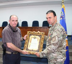 Jaime Trujillo, Izq. Durante actos del SPI era común que portara vestido civil y una pistola visible al cinto.
