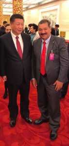 El dirigente sindical Genaro López y el presidente chino Xi Jinping. Foto/ RRSS