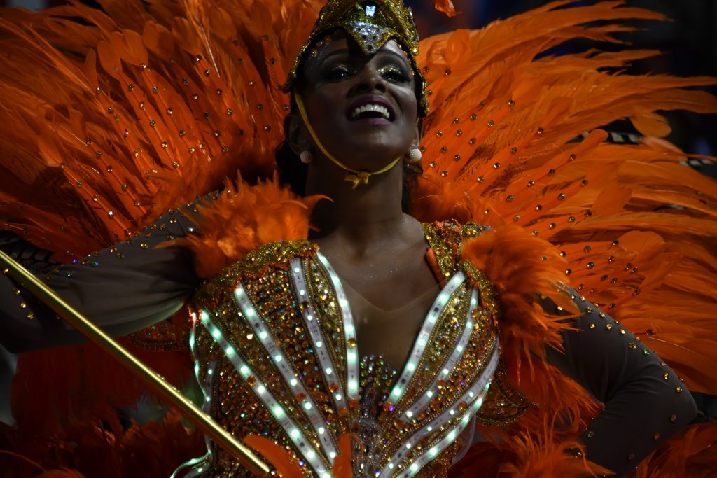 A reveller of the Academicos do Tatuape samba school performs during the first night of carnival in Sao Paulo, Brazil, at the city's Sambadrome early on February 10, 2018. / AFP PHOTO / Nelson ALMEIDA